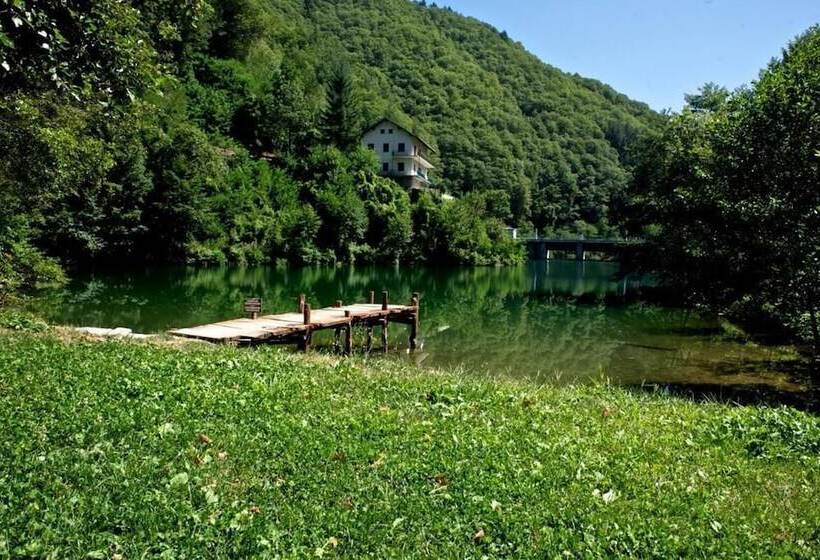 בית מלון כפרי Borgo Isola Santa