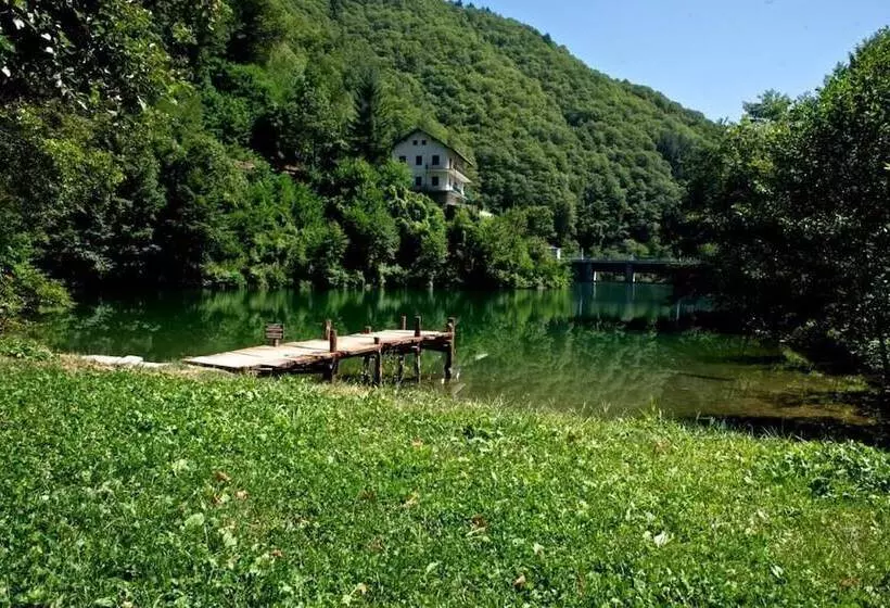 בית מלון כפרי Borgo Isola Santa