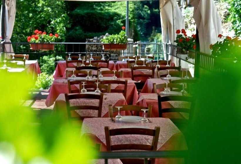 בית מלון כפרי Borgo Isola Santa