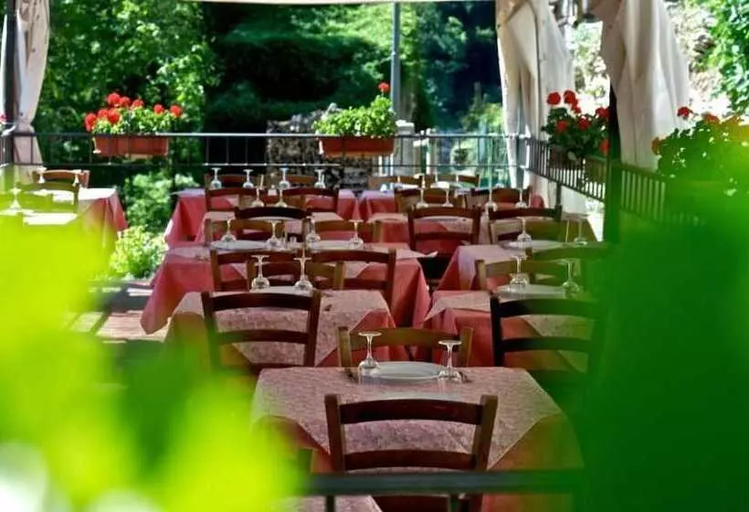 בית מלון כפרי Borgo Isola Santa