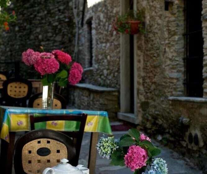 בית מלון כפרי Borgo Isola Santa