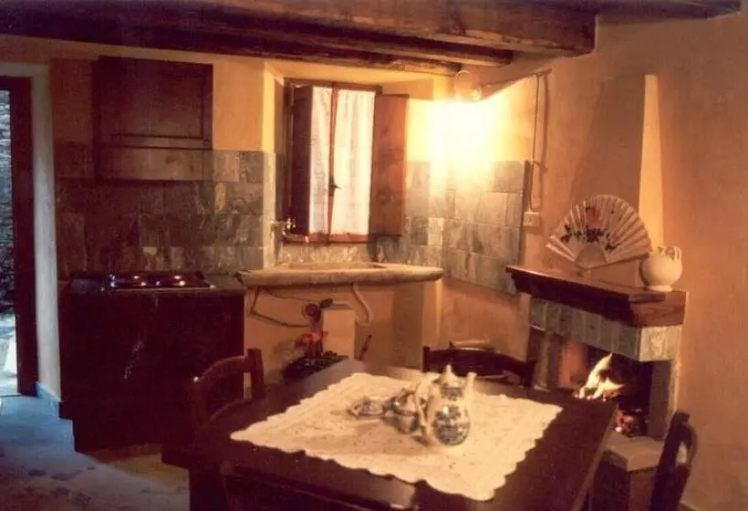 בית מלון כפרי Borgo Isola Santa