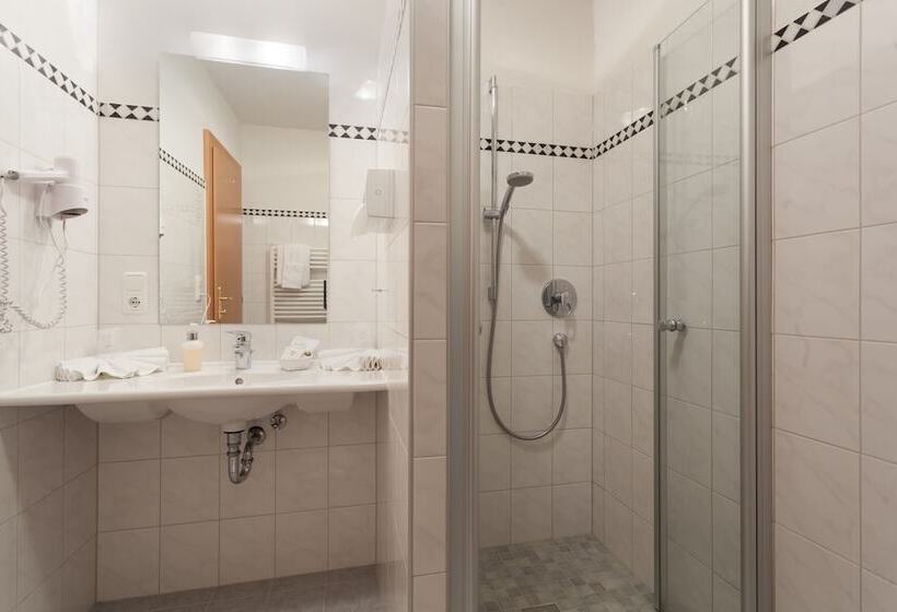 田舎風ホテル Goldene Rose