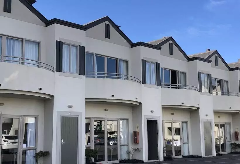 مُتل Cornwall Motor Lodge