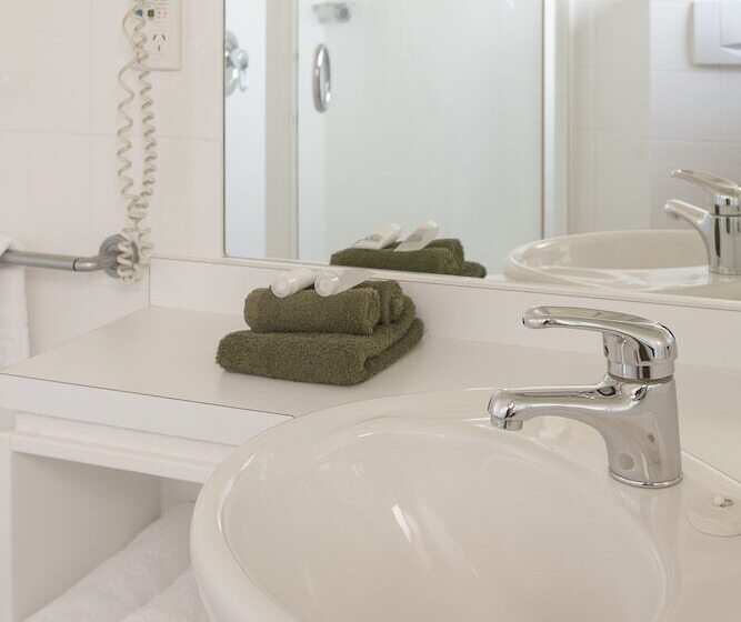 Мотель Cornwall Motor Lodge