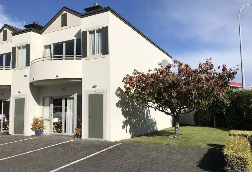 مُتل Cornwall Motor Lodge