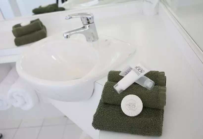 مُتل Cornwall Motor Lodge