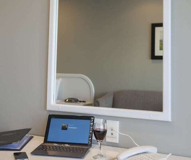 Мотель Cornwall Motor Lodge