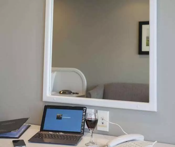 مُتل Cornwall Motor Lodge