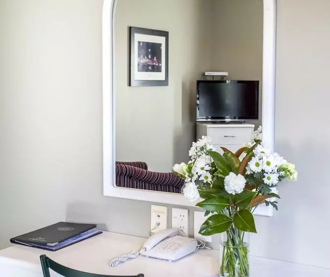 مُتل Cornwall Motor Lodge