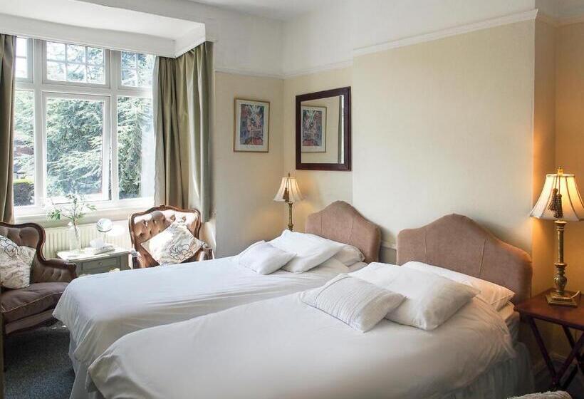 Пансион Leaded Light Guest House