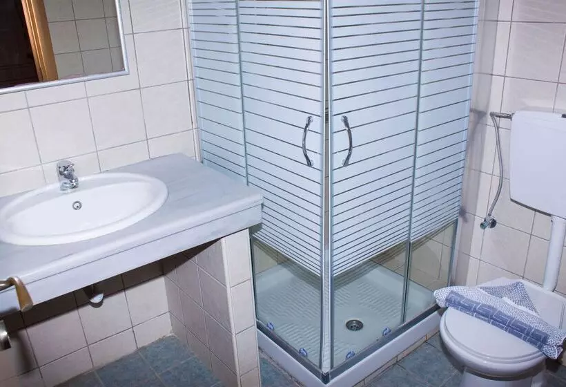 Sunshine Studios & Apartments