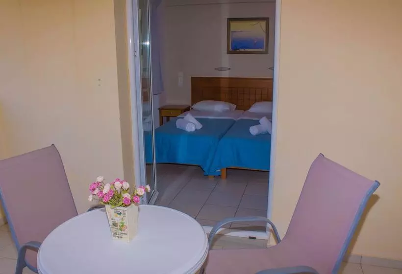 Sunshine Studios & Apartments