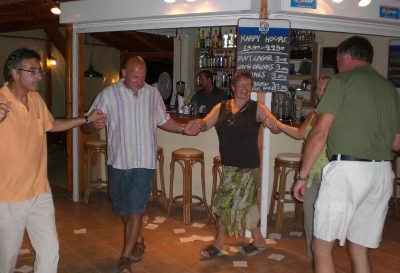 Sunshine Studios & Apartments