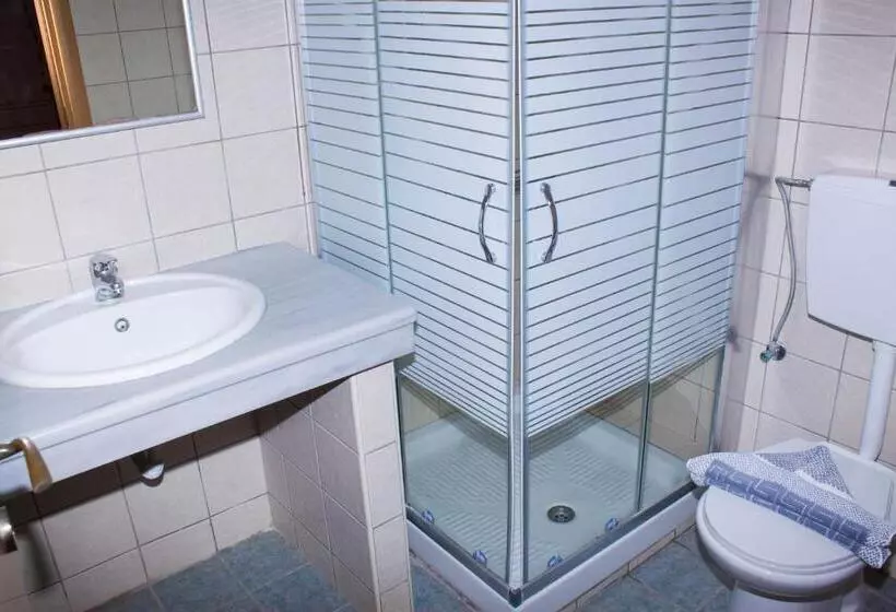 Sunshine Studios & Apartments