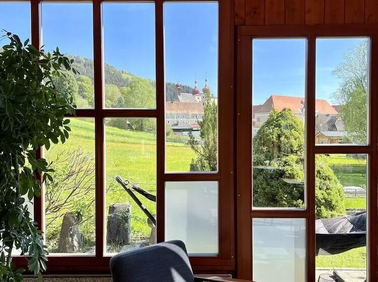 ホテル Pension Lambrecht