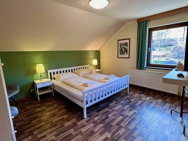 ホテル Pension Lambrecht