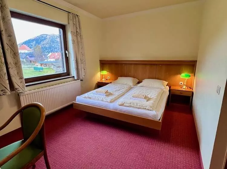 ホテル Pension Lambrecht