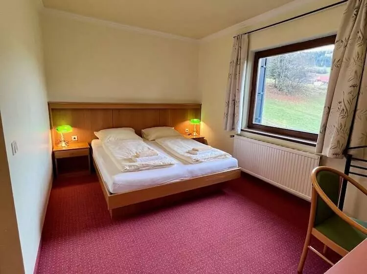 ホテル Pension Lambrecht