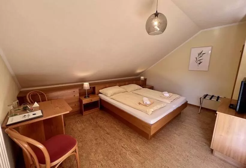 ホテル Pension Lambrecht