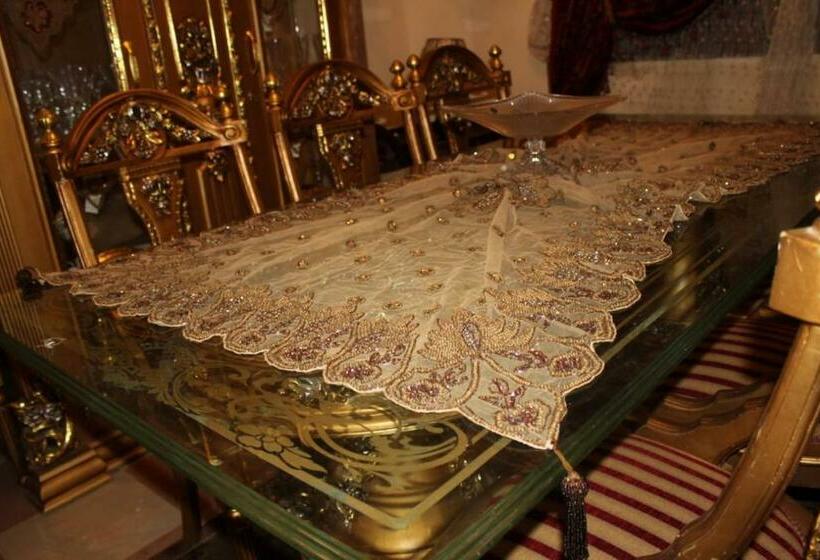 پانسیون جولدن بيراميدز جيست هاوس