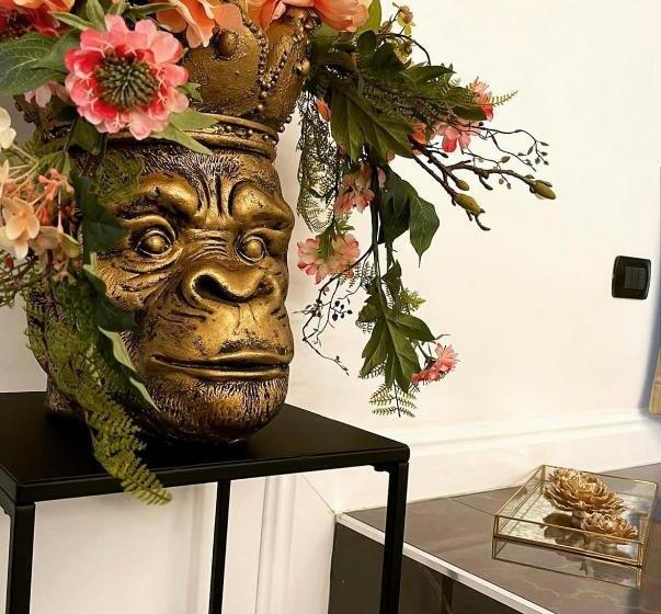 تختخواب و صبحانه Nm Luxury Suites