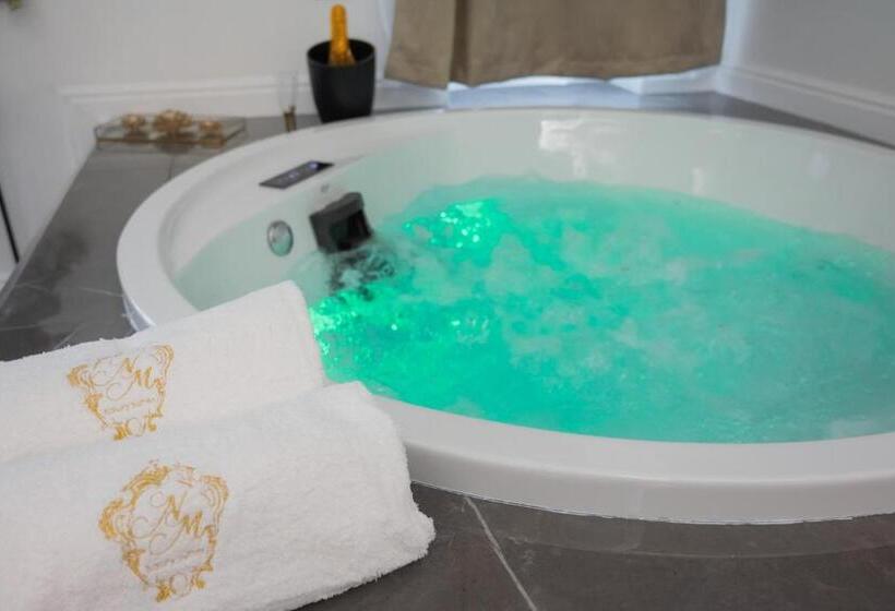 تختخواب و صبحانه Nm Luxury Suites