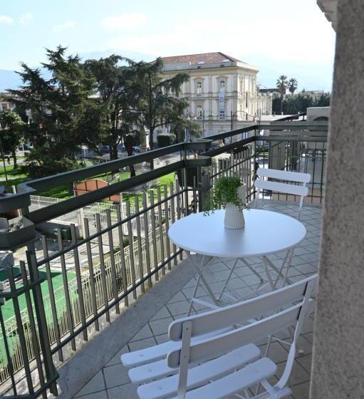 تختخواب و صبحانه Nm Luxury Suites