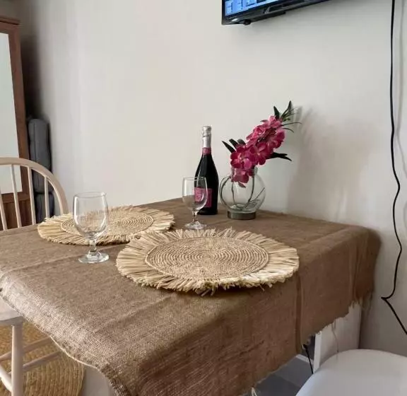 Brand New! Cozy Insperia Condo With Balcony And Samal Island View Beside Abreeza Mall