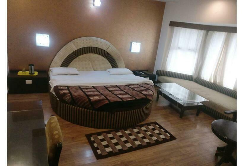 호텔 Drive Inn Dhanaulti