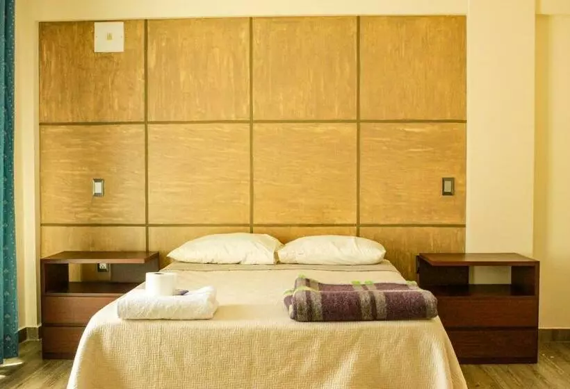 هتل Hostal Sky