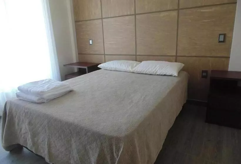 هتل Hostal Sky