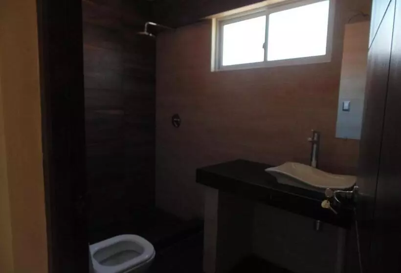هتل Hostal Sky