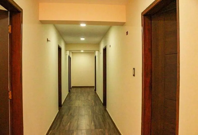هتل Hostal Sky