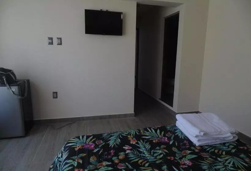 هتل Hostal Sky