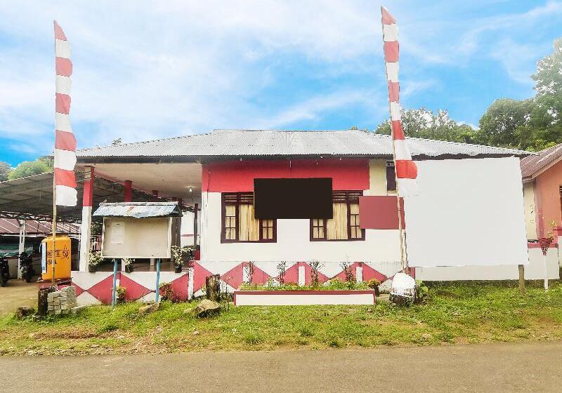 Hotell Oyo Homes 91101 Homesstay Desa Wisata Marinsow