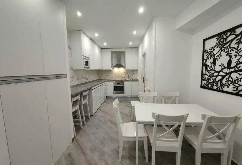 Aamiaismajoitus (B&B) Encantadora Habitación Hojiblanca