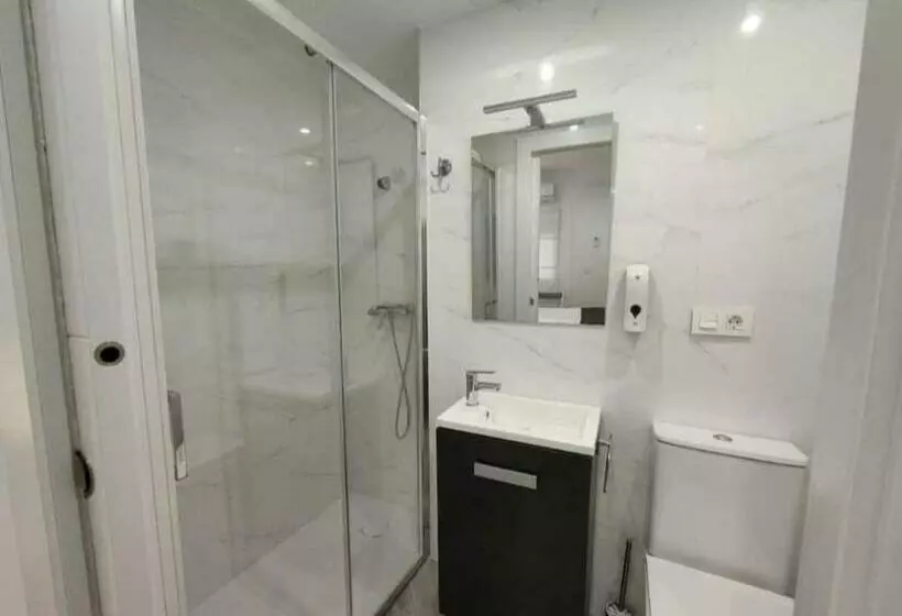 Aamiaismajoitus (B&B) Encantadora Habitación Hojiblanca