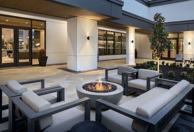 هتل Embassy Suites By Hilton Bowling Green