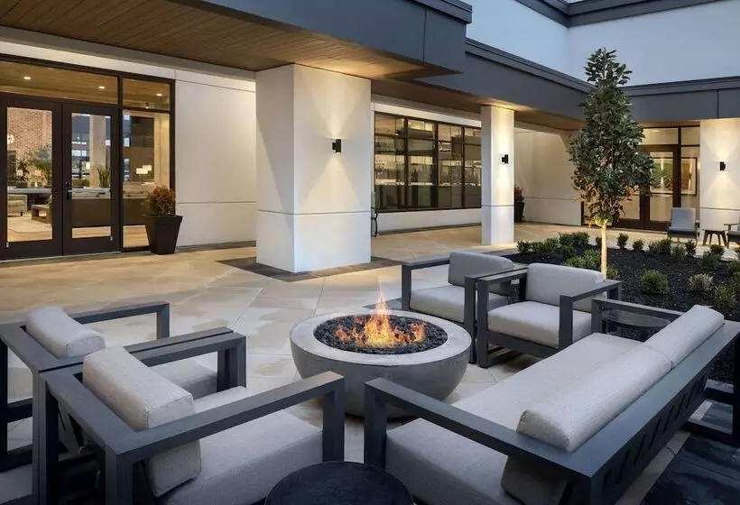 هتل Embassy Suites By Hilton Bowling Green
