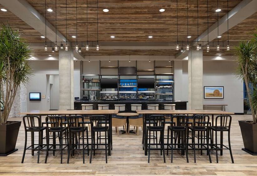 هتل Embassy Suites By Hilton Bowling Green