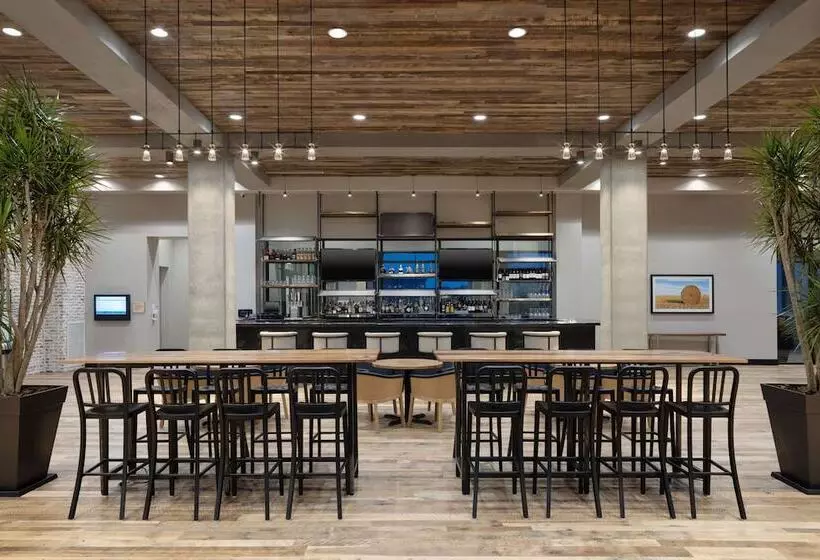 هتل Embassy Suites By Hilton Bowling Green