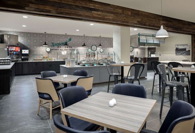 هتل Embassy Suites By Hilton Bowling Green