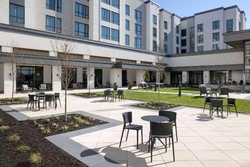 هتل Embassy Suites By Hilton Bowling Green