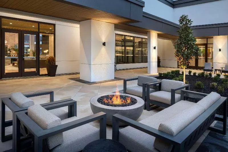 هتل Embassy Suites By Hilton Bowling Green