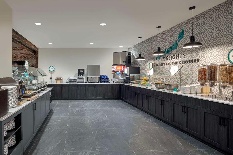 هتل Embassy Suites By Hilton Bowling Green