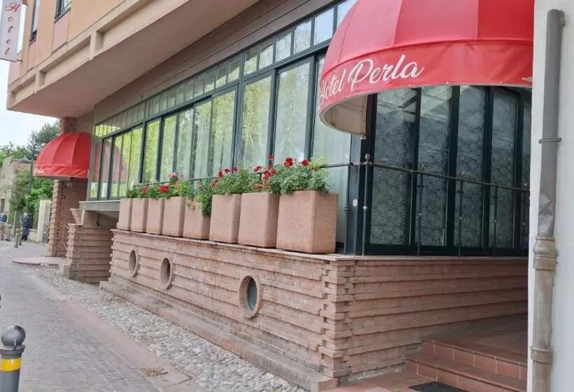 ホテル Perla