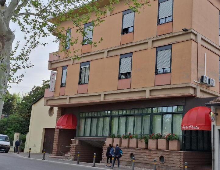 ホテル Perla
