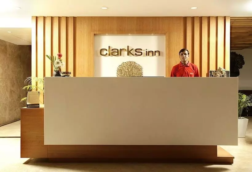 Hotelli Clarks Inn Aligarh