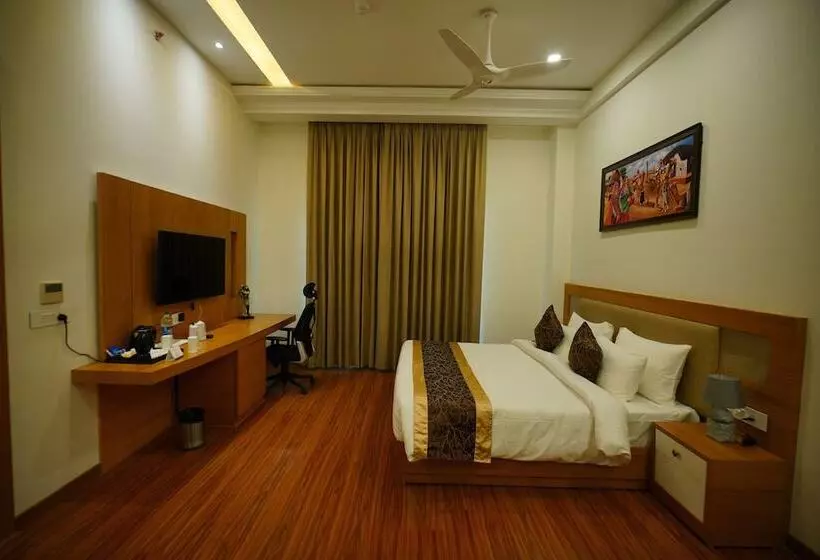 Hotelli Clarks Inn Aligarh